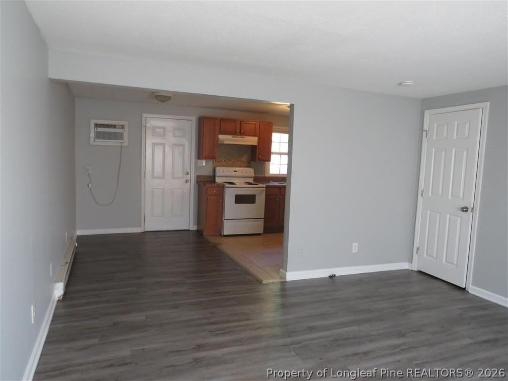 1930 King George Dr - Photo 3 of 10
