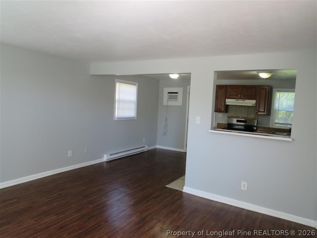 1942 King George Dr - Photo 4 of 10