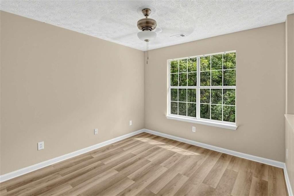 215 Pinehurst Dr - Photo 6 of 17
