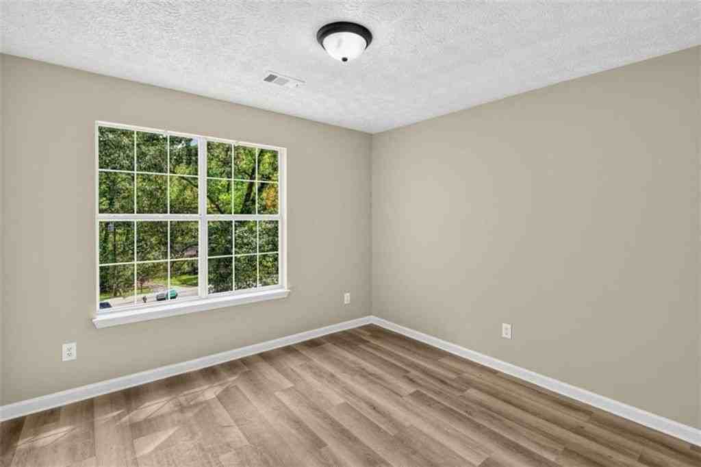 215 Pinehurst Dr - Photo 7 of 17