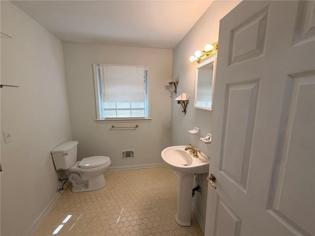 2878 Pine Valley Cir - Photo 4 of 16