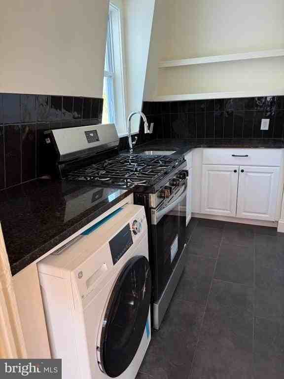 206 Nassau St - Photo 4 of 14