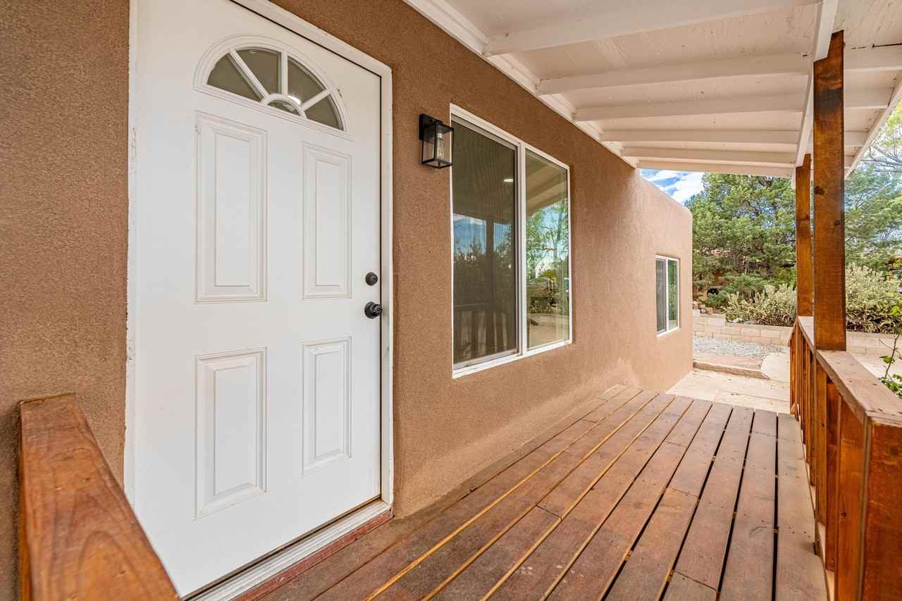 5512 Granite Ave Ne - Photo 4 of 50