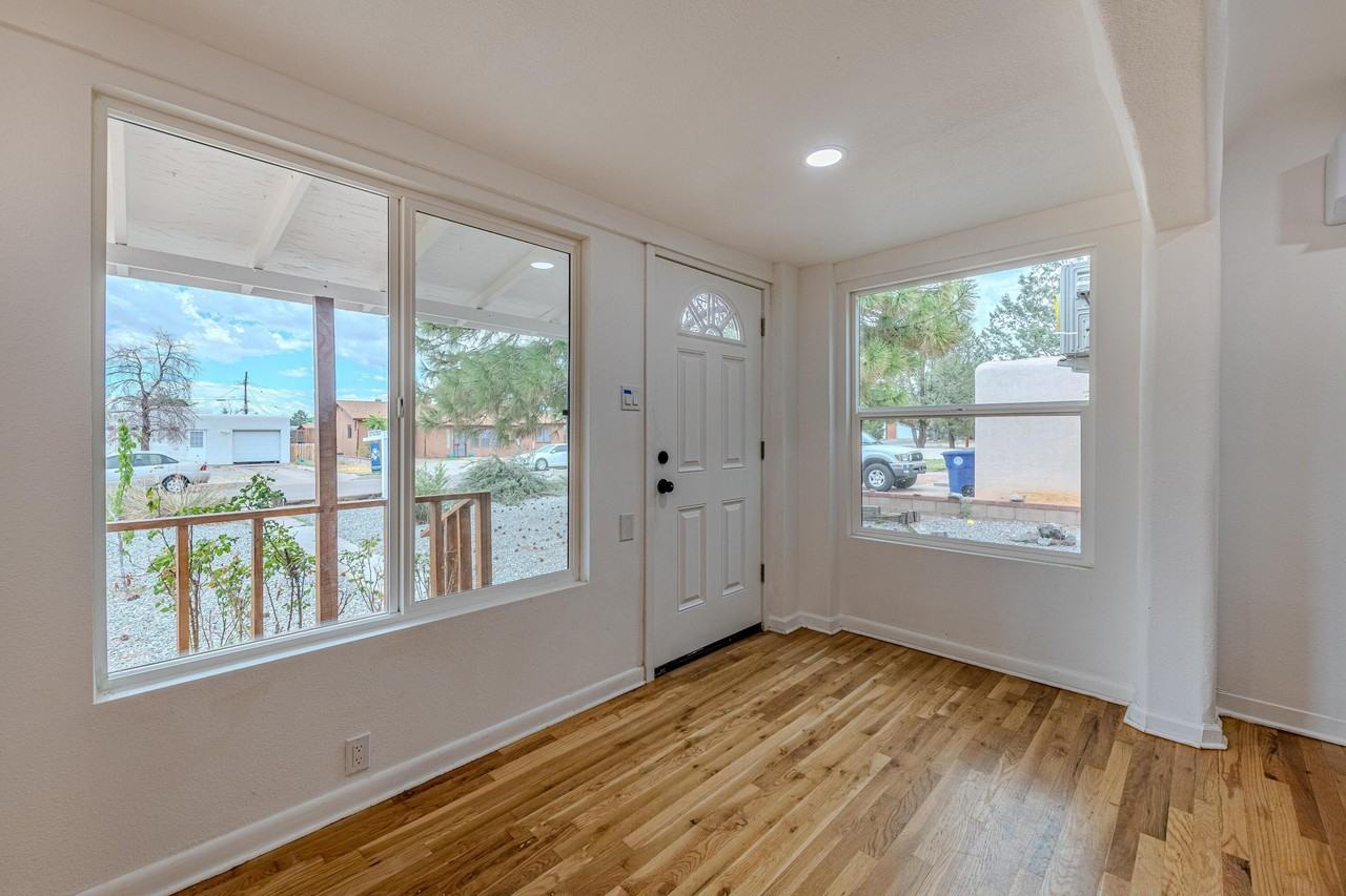 5512 Granite Ave Ne - Photo 6 of 50