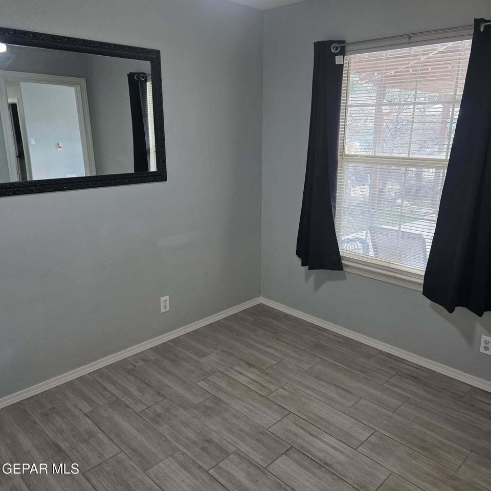 10477 Valle Del Mar Dr - Photo 3 of 6