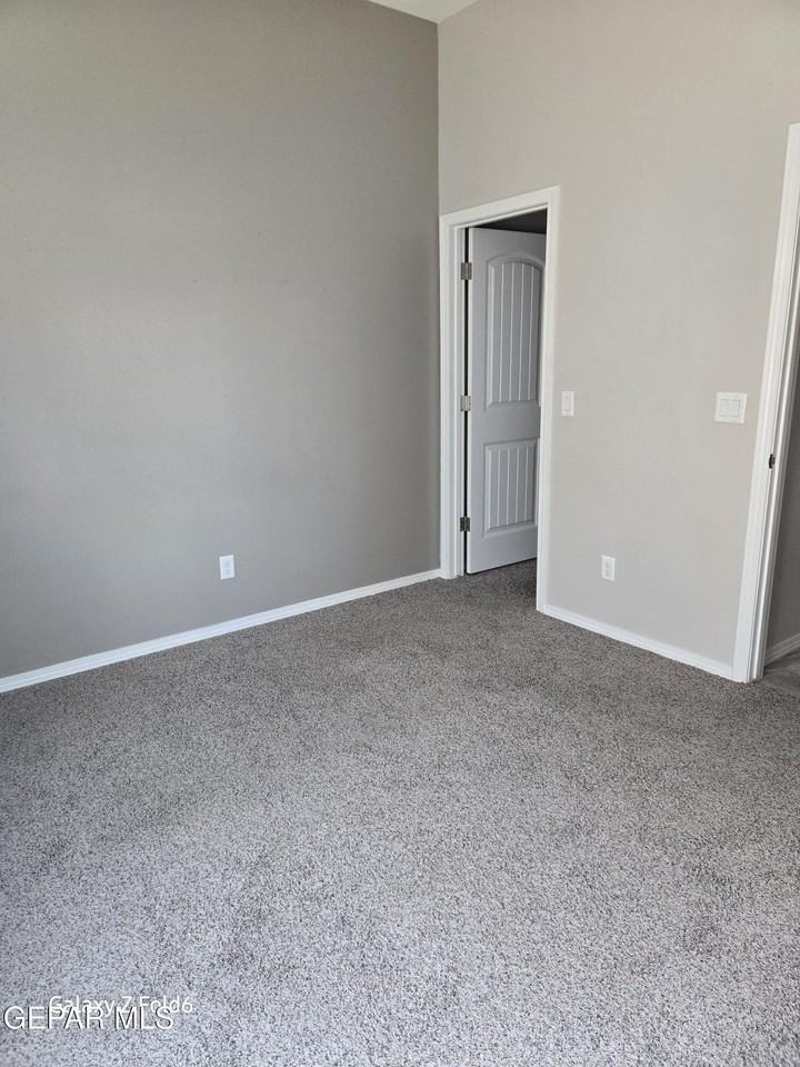476 Spc Isaac Trujillo Dr #B - Photo 5 of 16