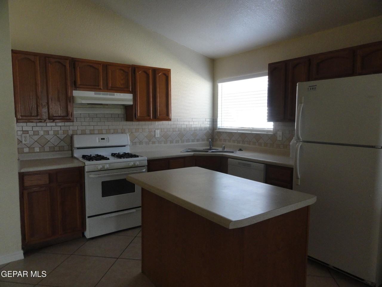 2321 Joshua Louis Dr - Photo 2 of 8