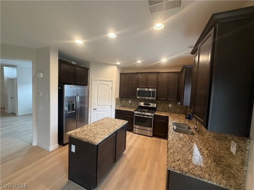 382 Clown Creek St - Photo 4 of 21