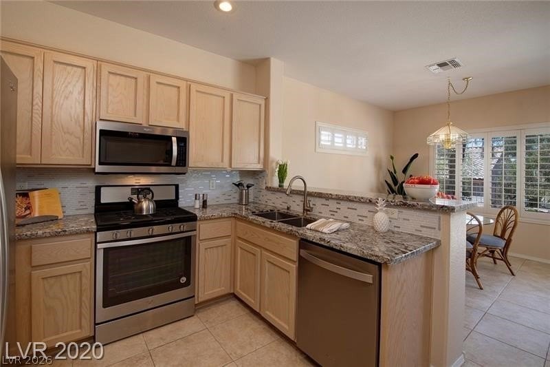2570 Downeyville Ave - Photo 4 of 28