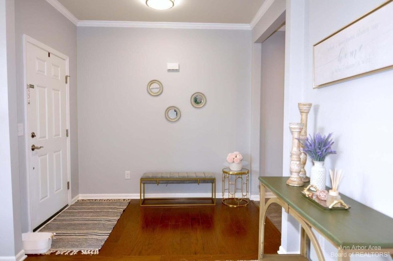 735 Groveland Cir - Photo 5 of 50