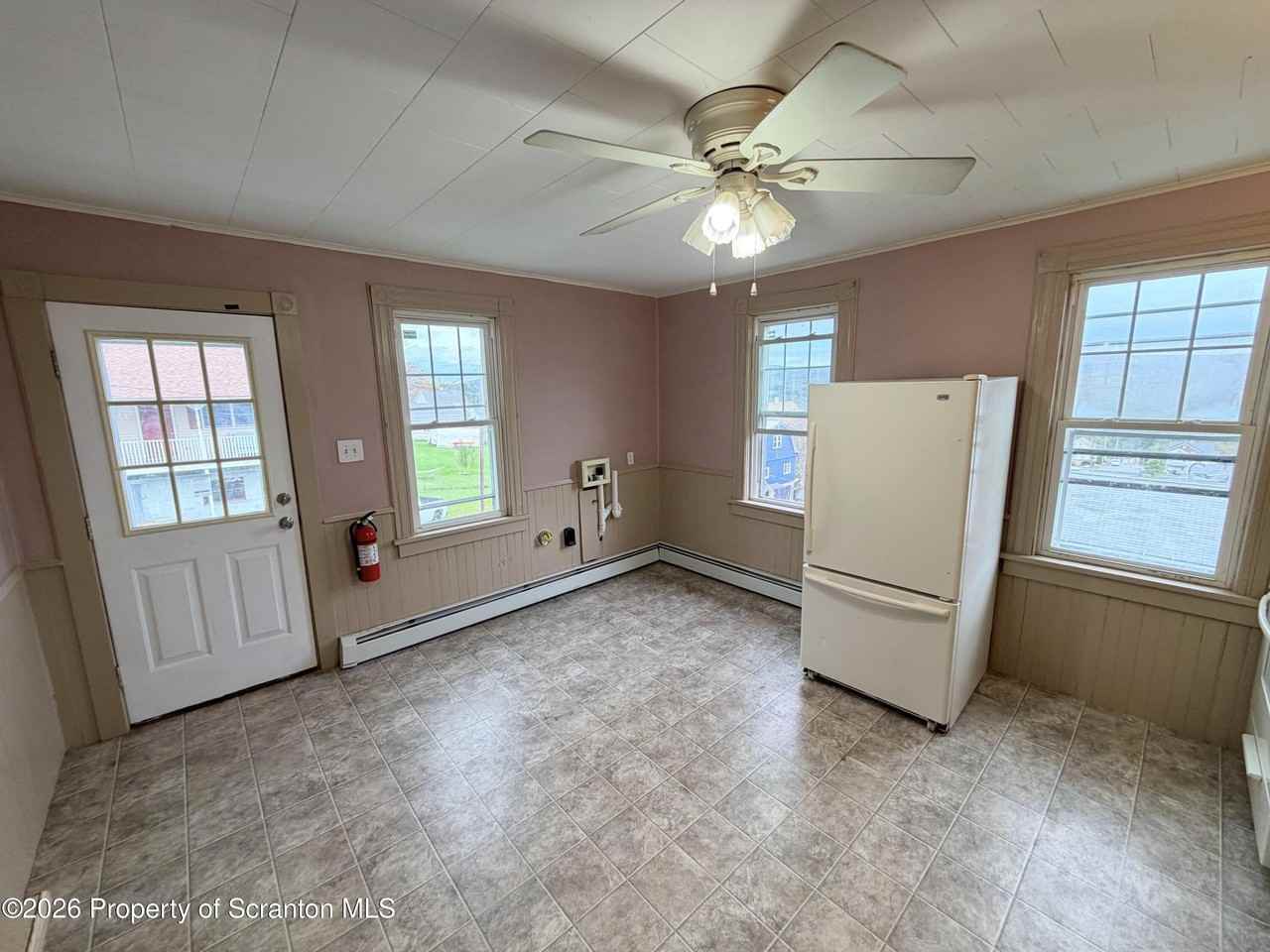 434 Lackawanna St - Photo 4 of 27