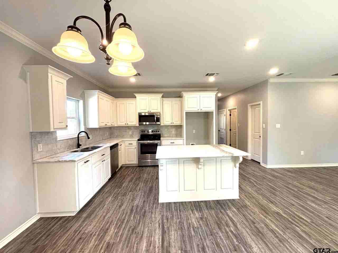 196 Twisted Oaks Dr - Photo 4 of 24