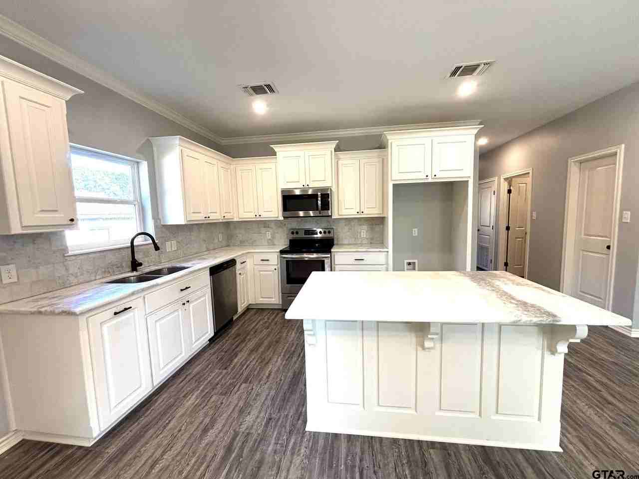 196 Twisted Oaks Dr - Photo 5 of 24