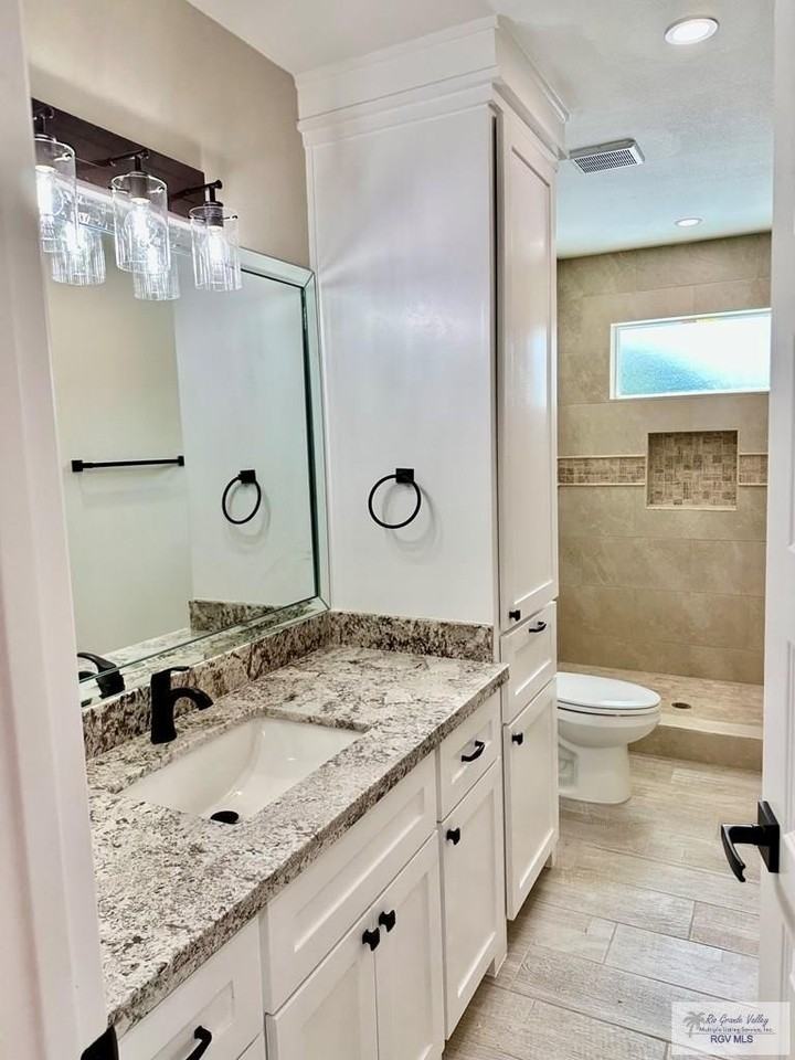 813 E Washington Ave - Photo 6 of 13