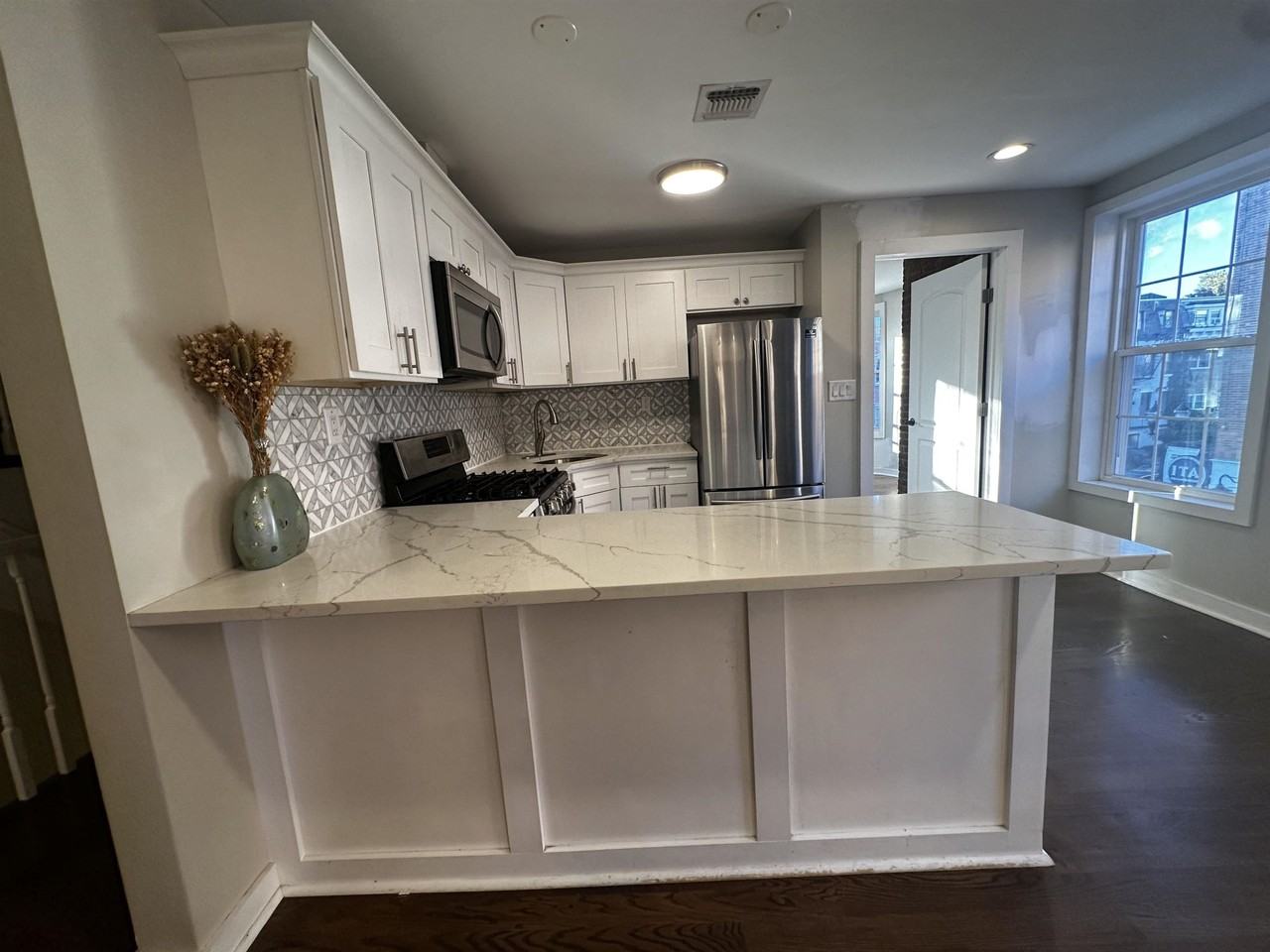 678 Bergen Ave #3 - Photo 3 of 28