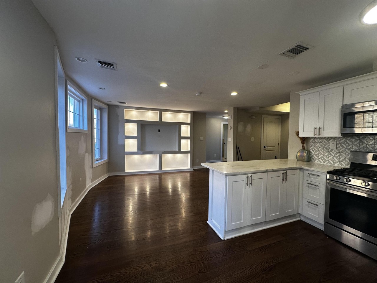 678 Bergen Ave #3 - Photo 6 of 28