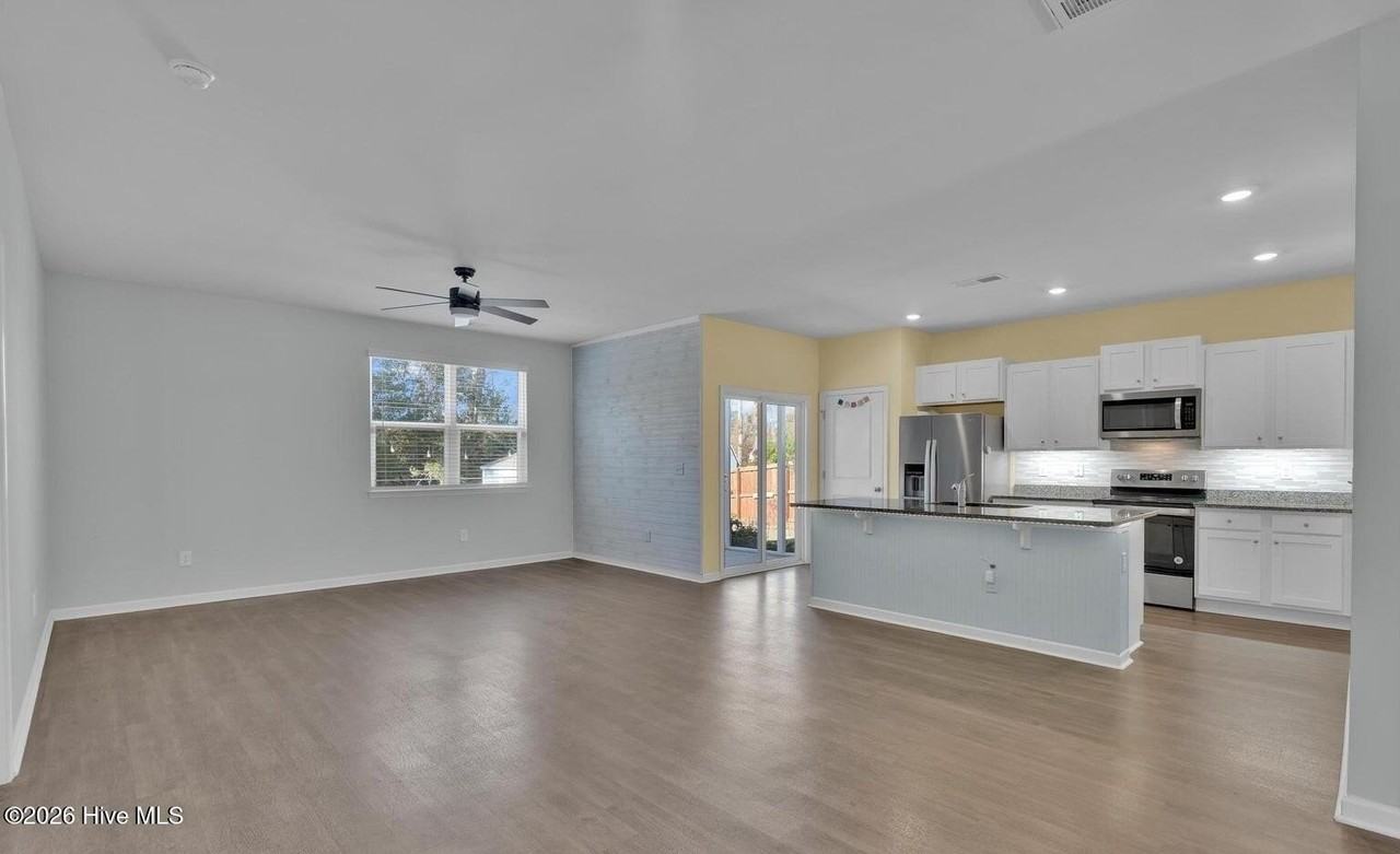 1551 Murre Ct Se - Photo 2 of 10