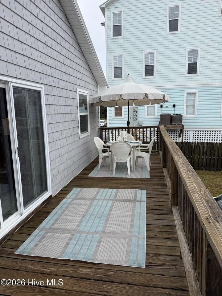1402 Canal Dr - Photo 4 of 22