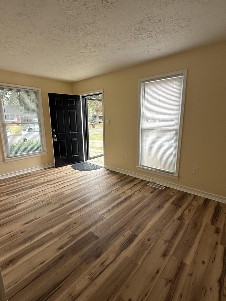 913 Bordallo Dr - Photo 3 of 17
