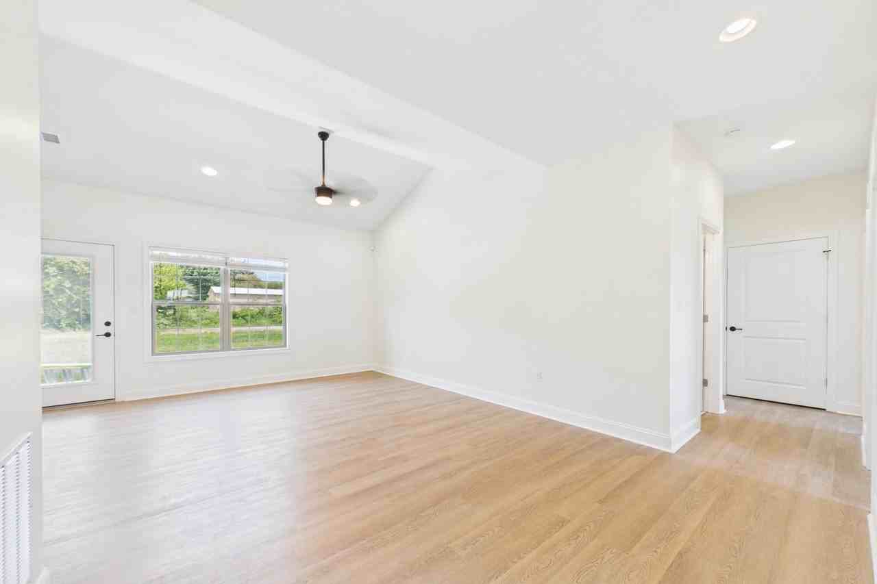 105 Canter Rd - Photo 5 of 24