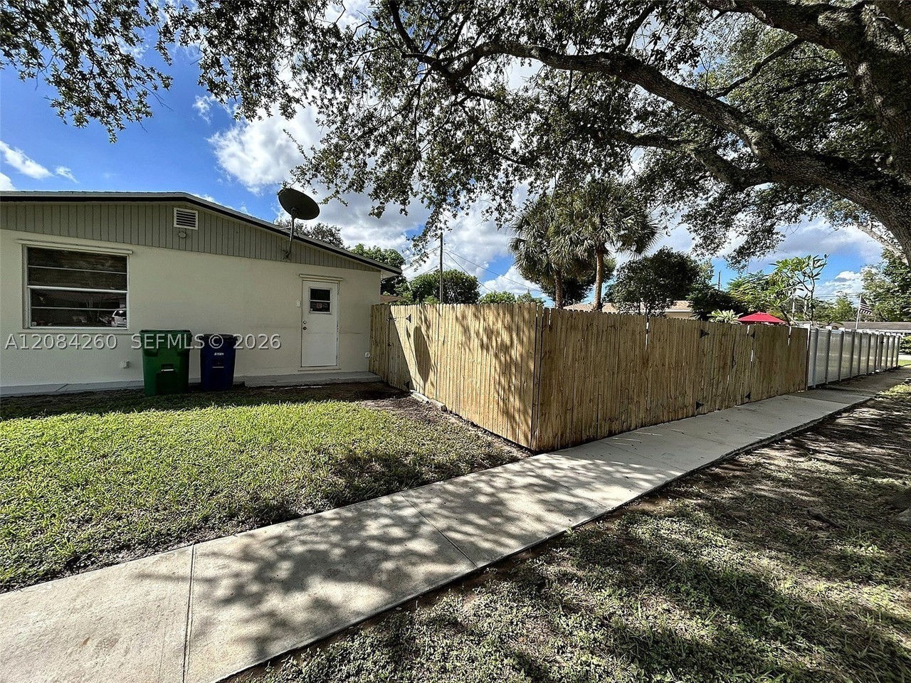 5001 Sw 94th Way - Photo 7 of 32