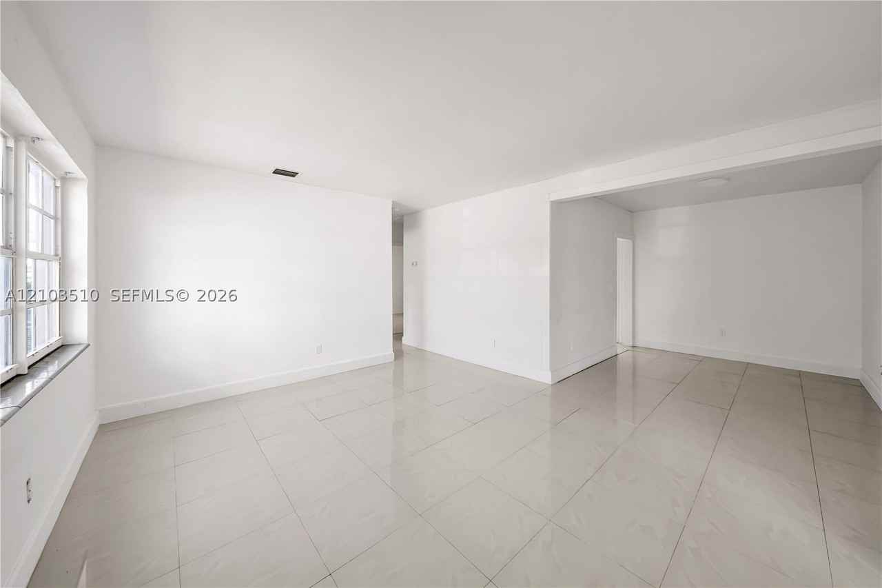 3694 Nw 19th St - Photo 3 of 19