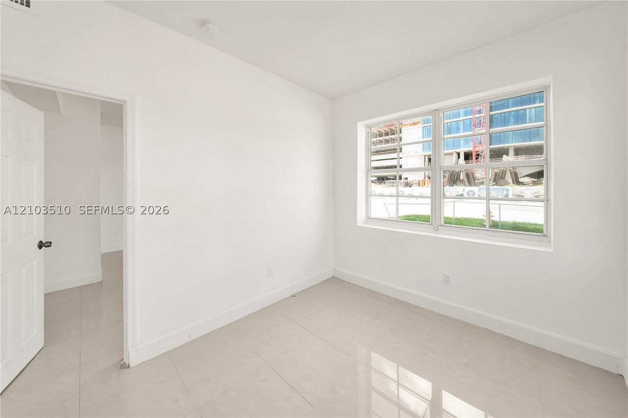 3694 Nw 19th St - Photo 6 of 19