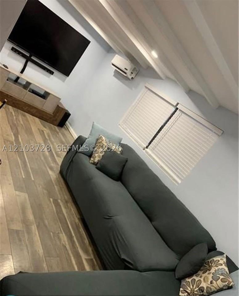 3730 Sw 47th Ave - Photo 5 of 6