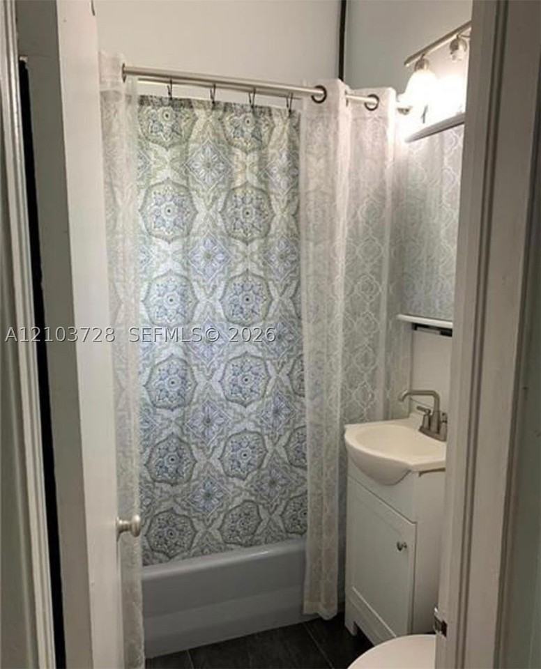 3730 Sw 47th Ave - Photo 6 of 6