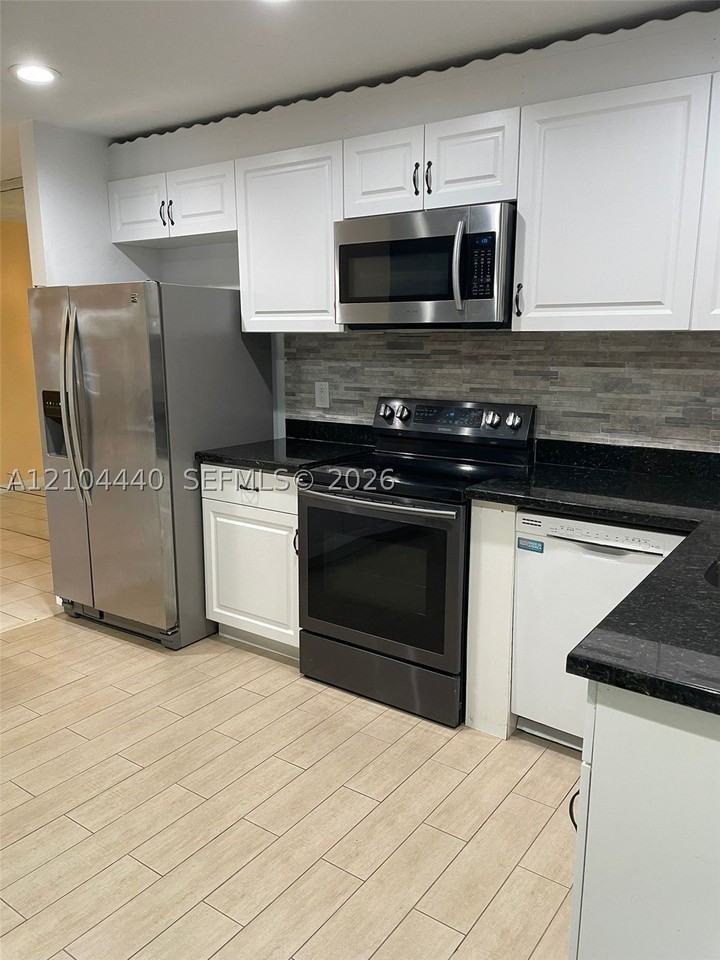 251 Sw 96th Ter #251 - Photo 5 of 17