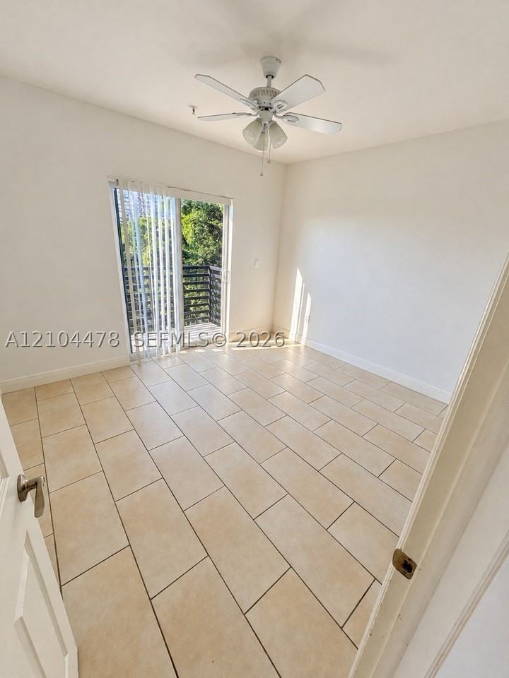 1315 Nw 1st St #301 - Photo 5 of 8