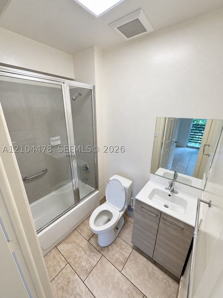 1315 Nw 1st St #301 - Photo 6 of 8