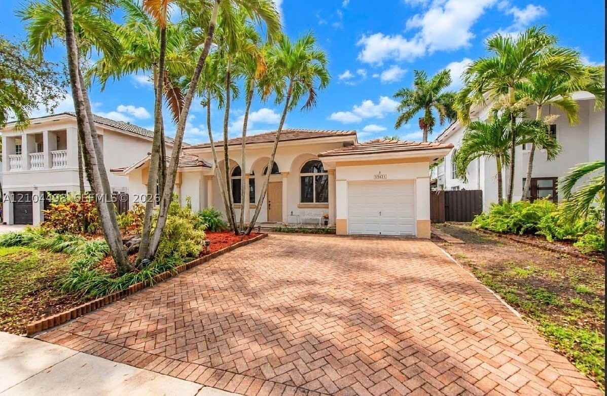 13821 Sw 136th Pl #0 - Photo 3 of 26