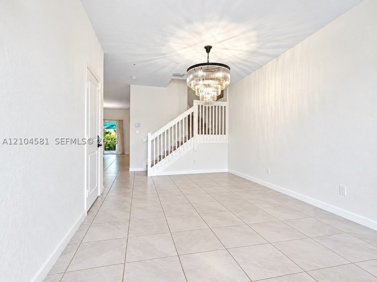 1108 Se 26th Ter - Photo 2 of 15