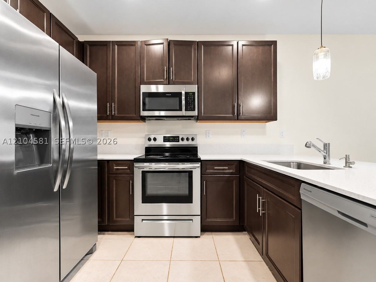 1108 Se 26th Ter - Photo 5 of 15