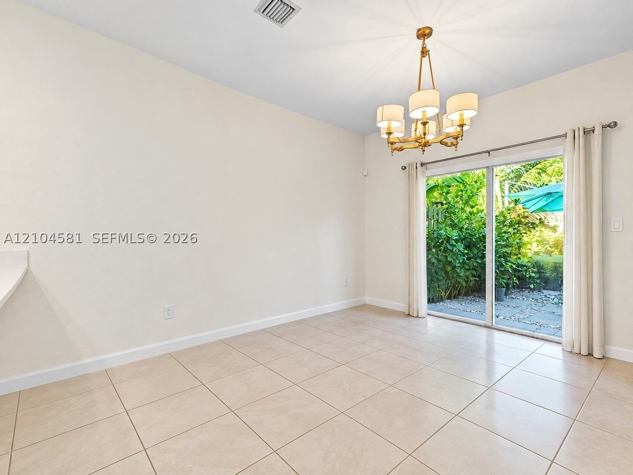 1108 Se 26th Ter - Photo 6 of 15