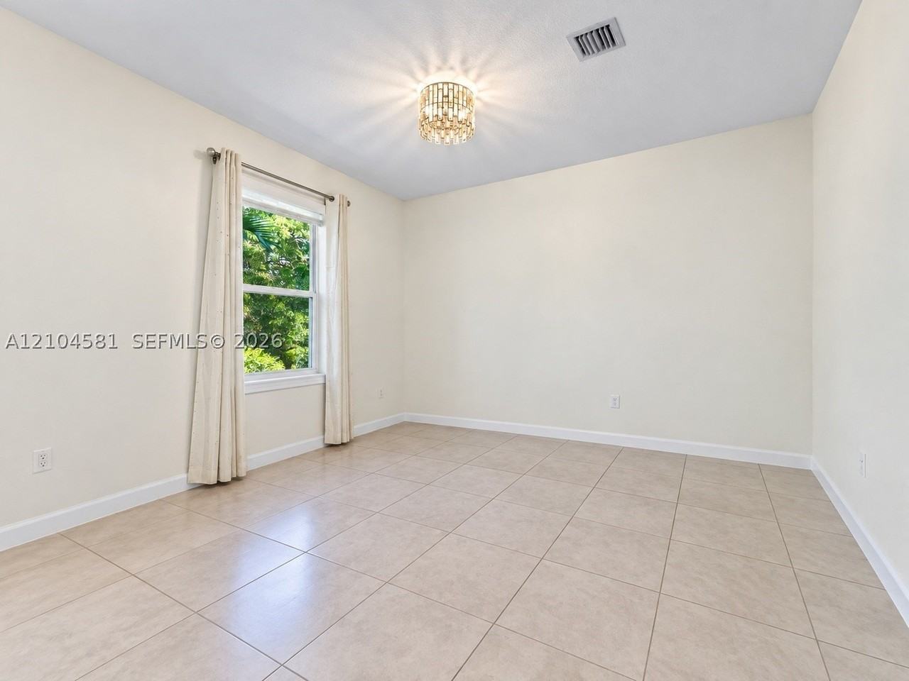1108 Se 26th Ter - Photo 7 of 15