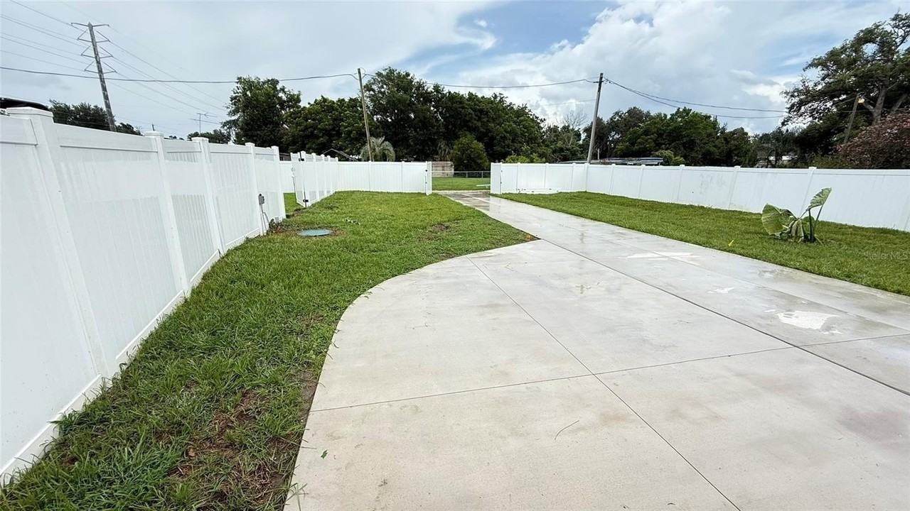37542 Eiland Blvd - Photo 4 of 21