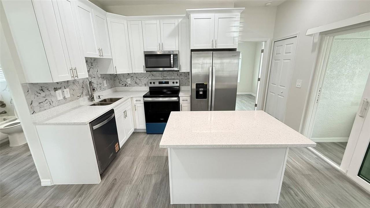 37542 Eiland Blvd - Photo 5 of 21