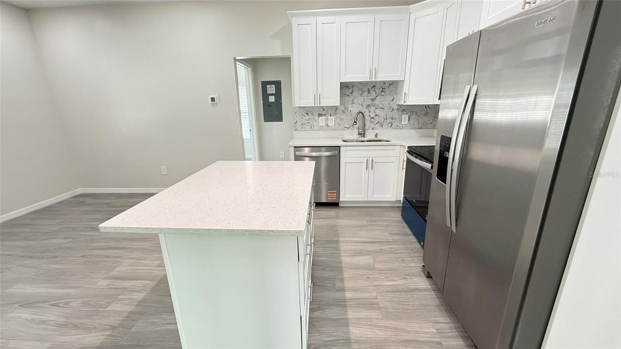 37542 Eiland Blvd - Photo 6 of 21