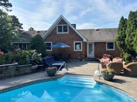 featured image of 2 W Hillover Rd