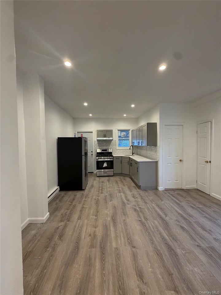 21626 99th Ave #1stFL - Photo 6 of 9