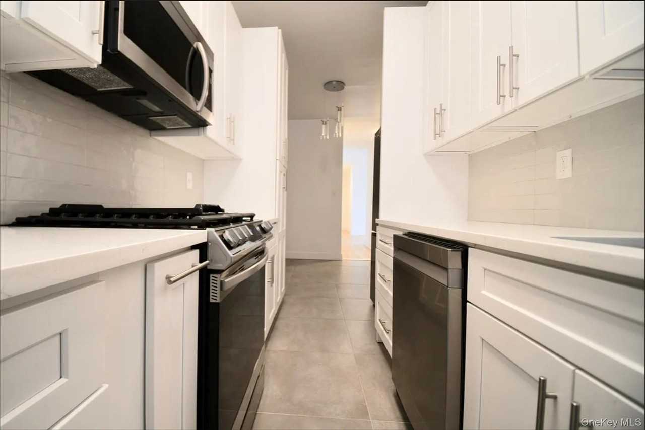 1100 Grant Ave #4B - Photo 6 of 10