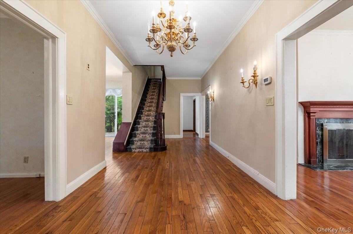 363 Oak Ave - Photo 3 of 23