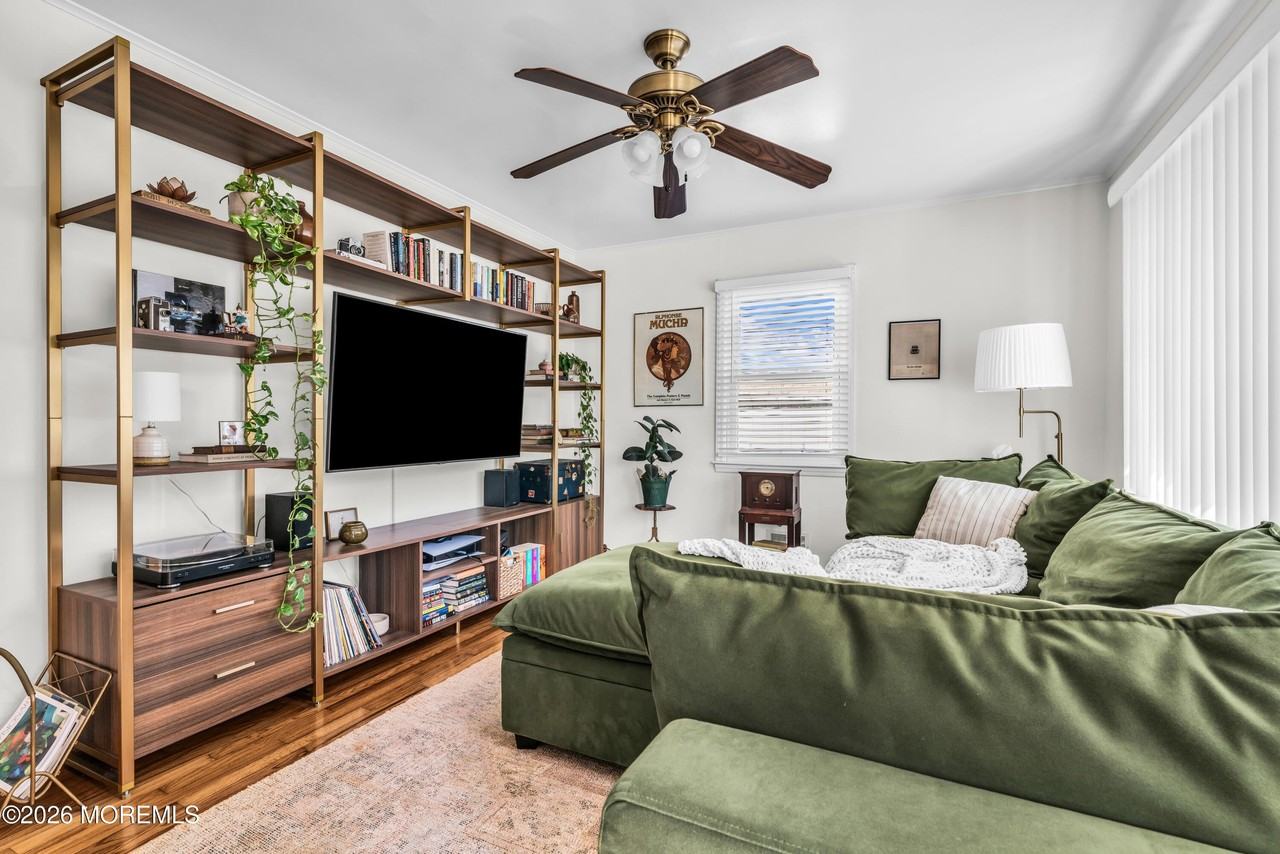 214 Furman Blvd - Photo 4 of 15