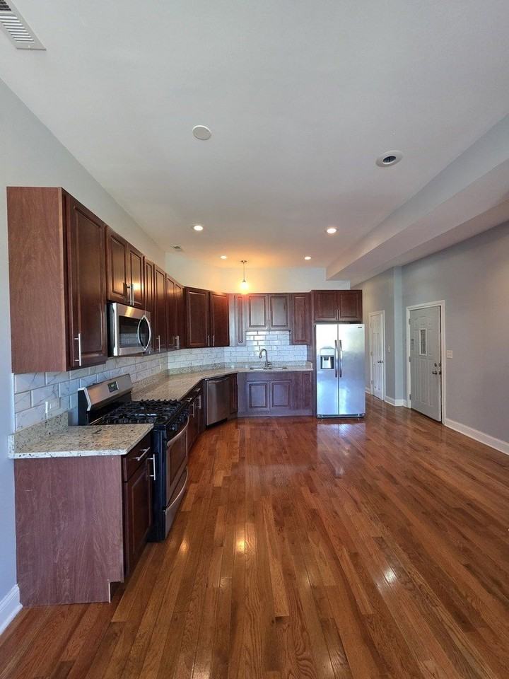 517 E 46th Pl #2 - Photo 7 of 22