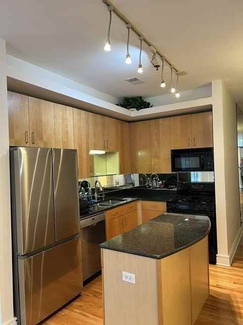 212 W Washington St #1012 - Photo 2 of 12