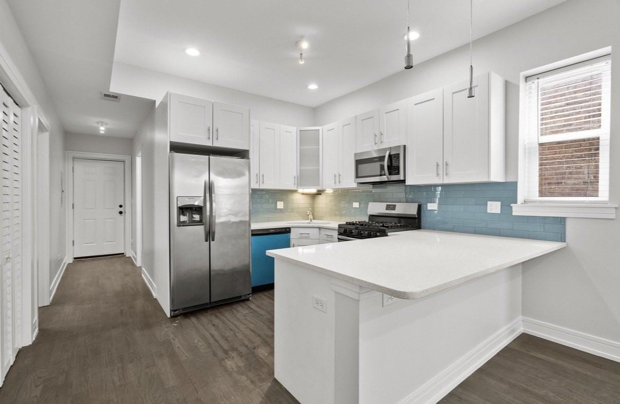 1321 S Lawndale Ave #1 - Photo 5 of 9