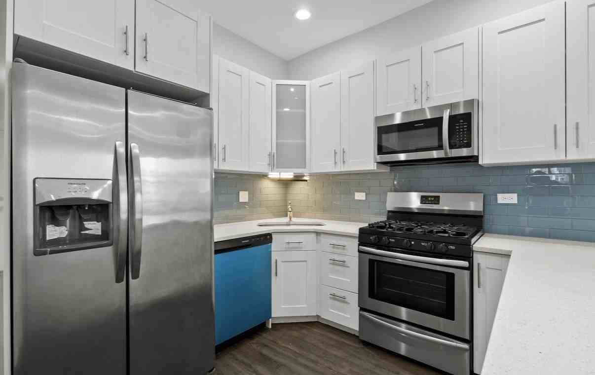 1321 S Lawndale Ave #1 - Photo 6 of 9