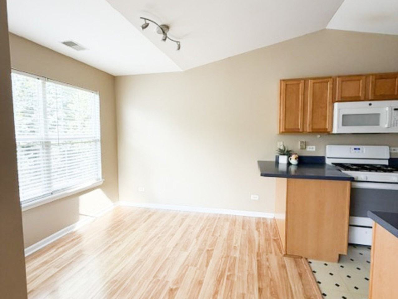 1303 N Red Oak Cir #4 - Photo 4 of 13